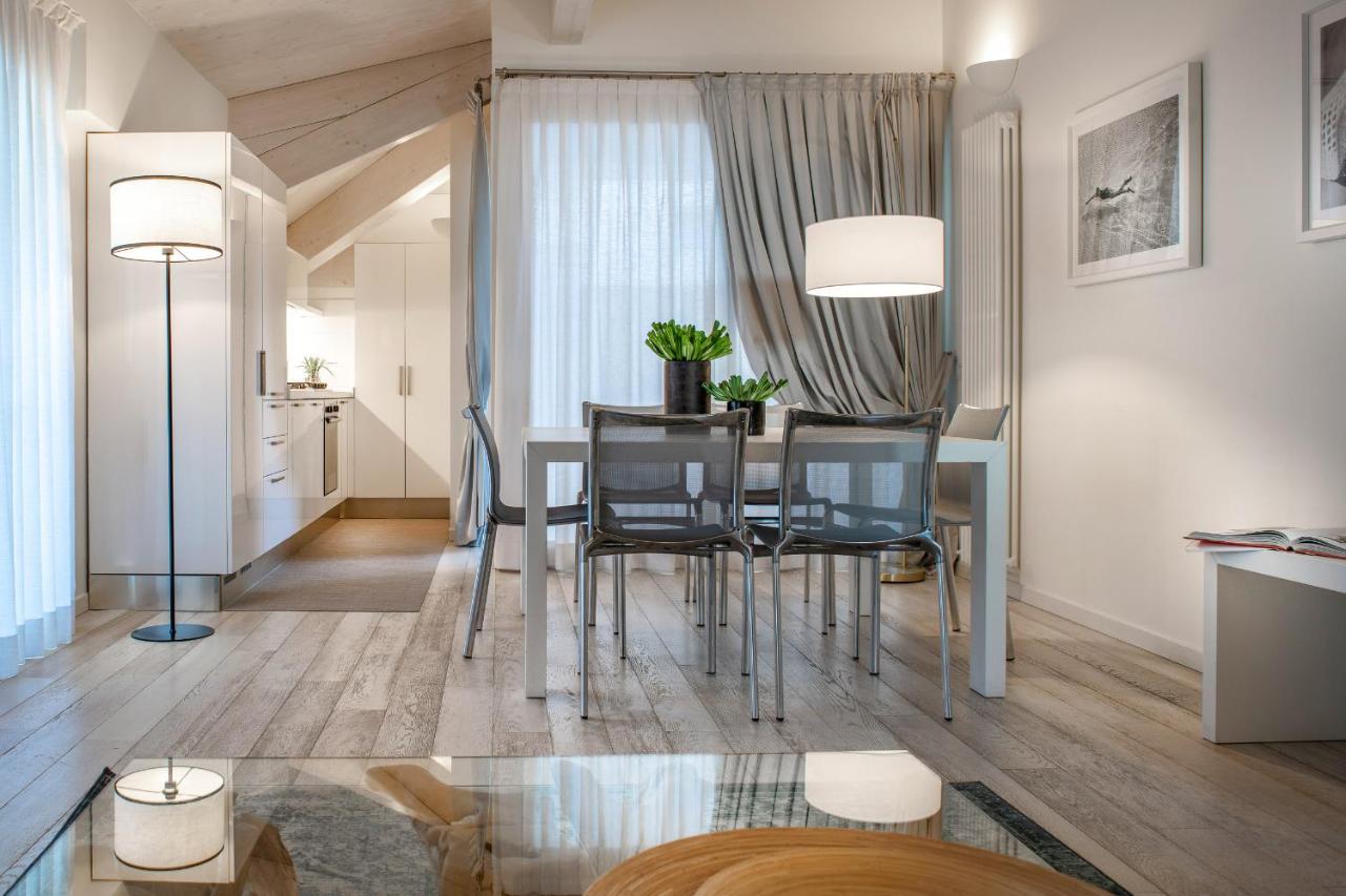 Residence Lungomare - Charming Apartments Riccione Buitenkant foto