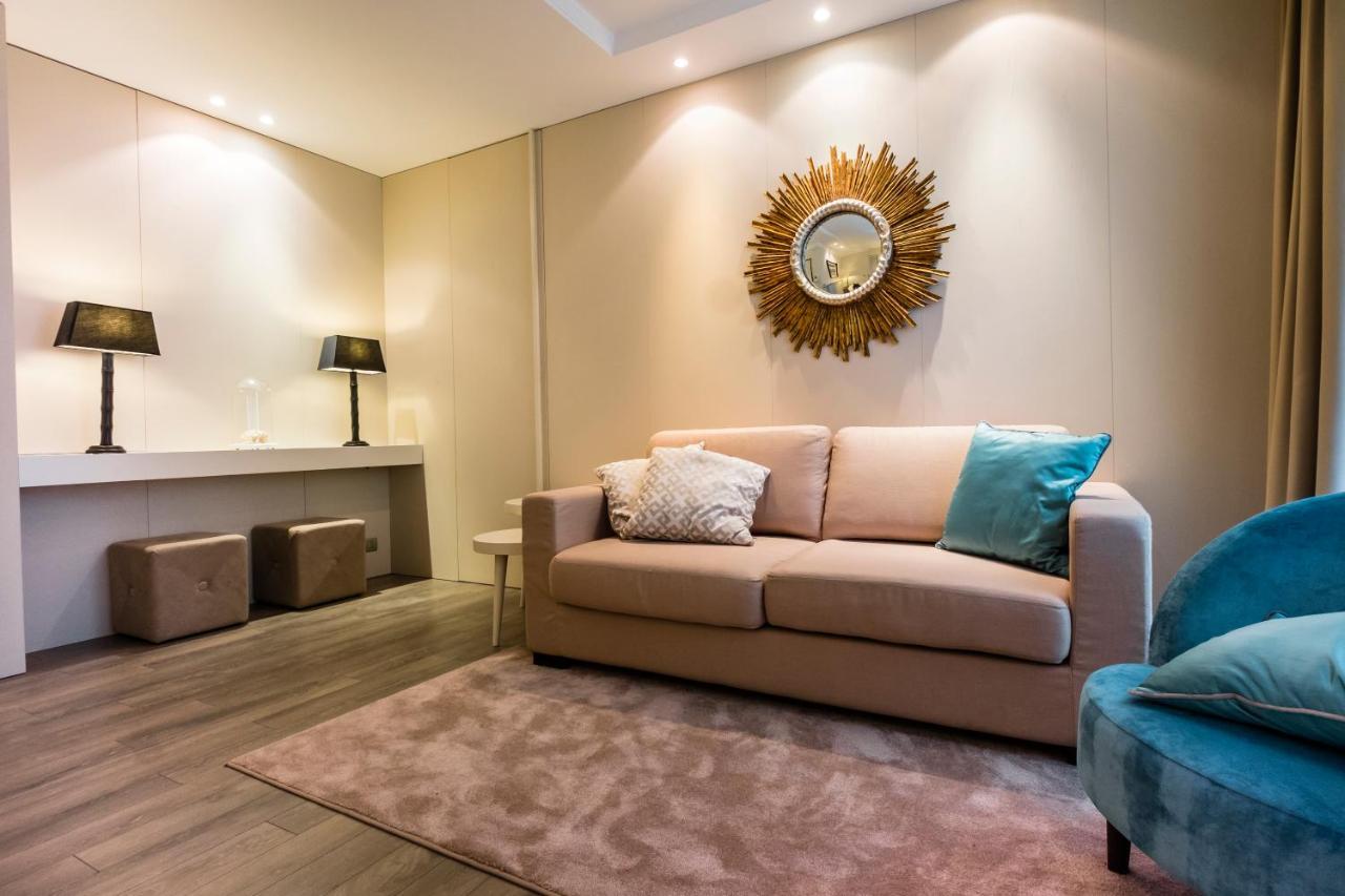 Residence Lungomare - Charming Apartments Riccione Buitenkant foto