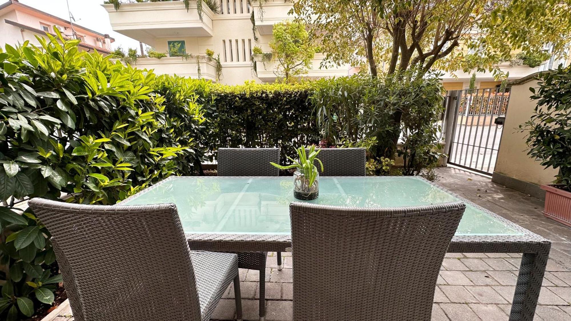 Residence Lungomare - Charming Apartments Riccione Buitenkant foto
