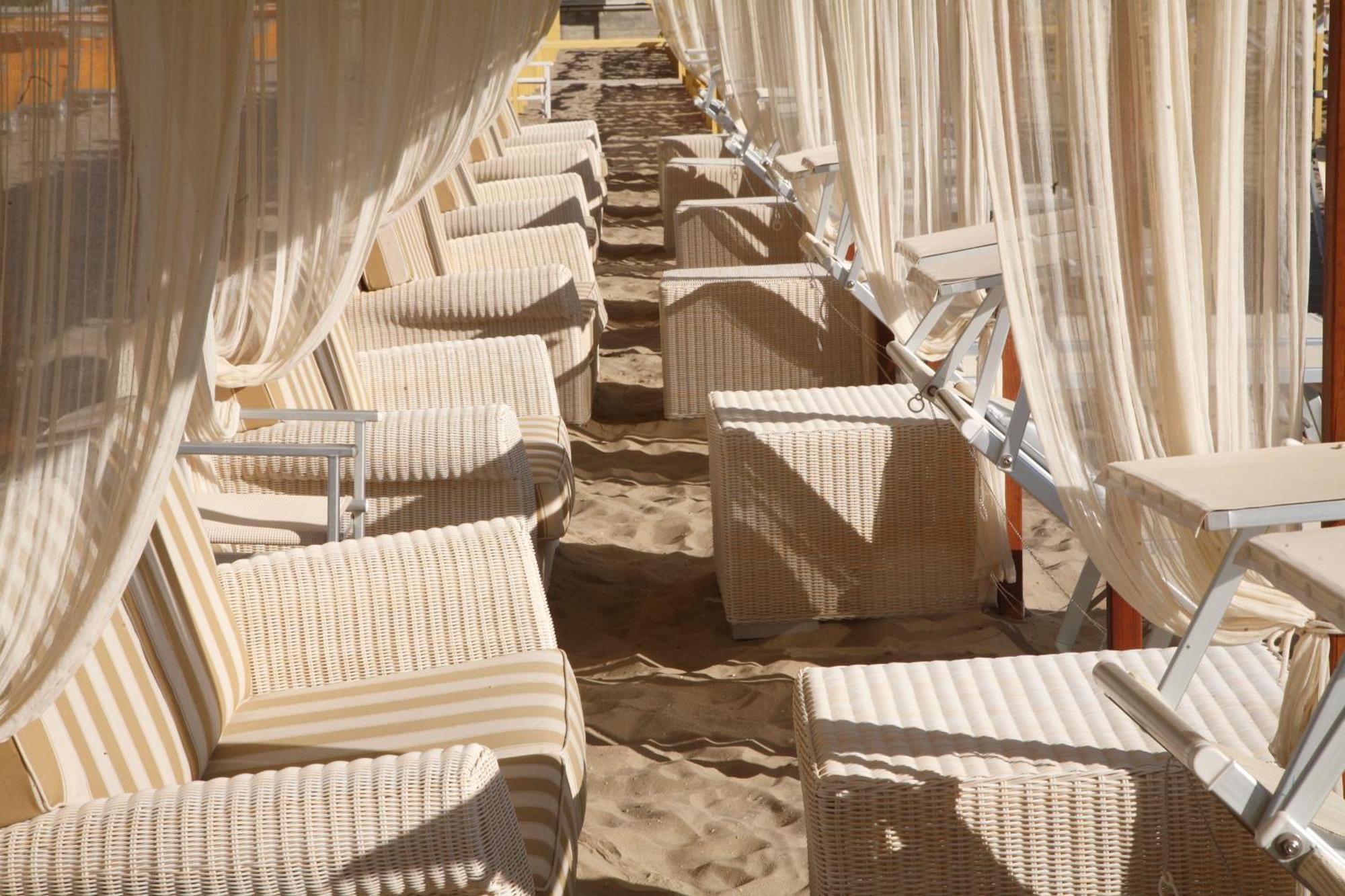 Residence Lungomare - Charming Apartments Riccione Buitenkant foto