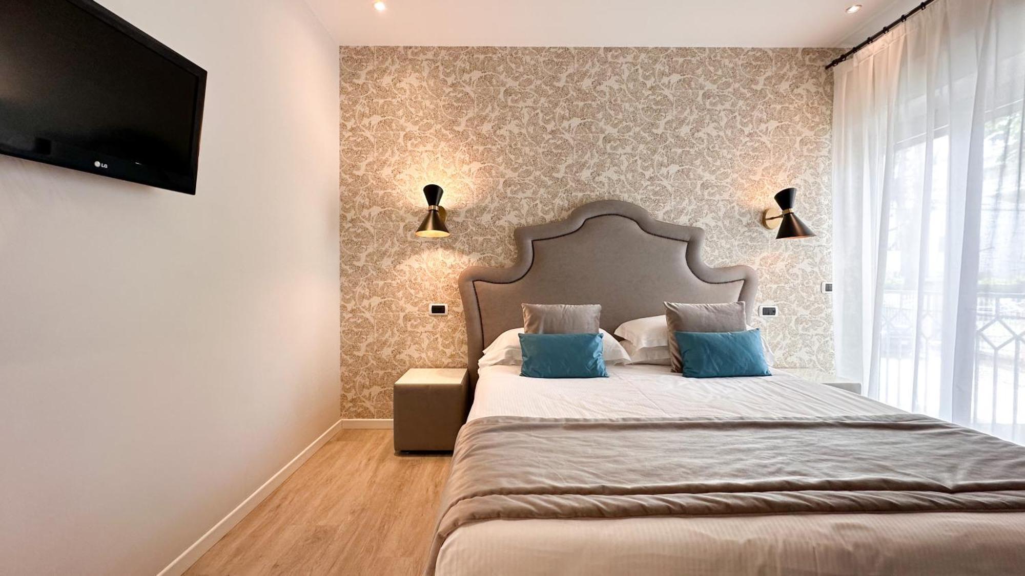 Residence Lungomare - Charming Apartments Riccione Buitenkant foto