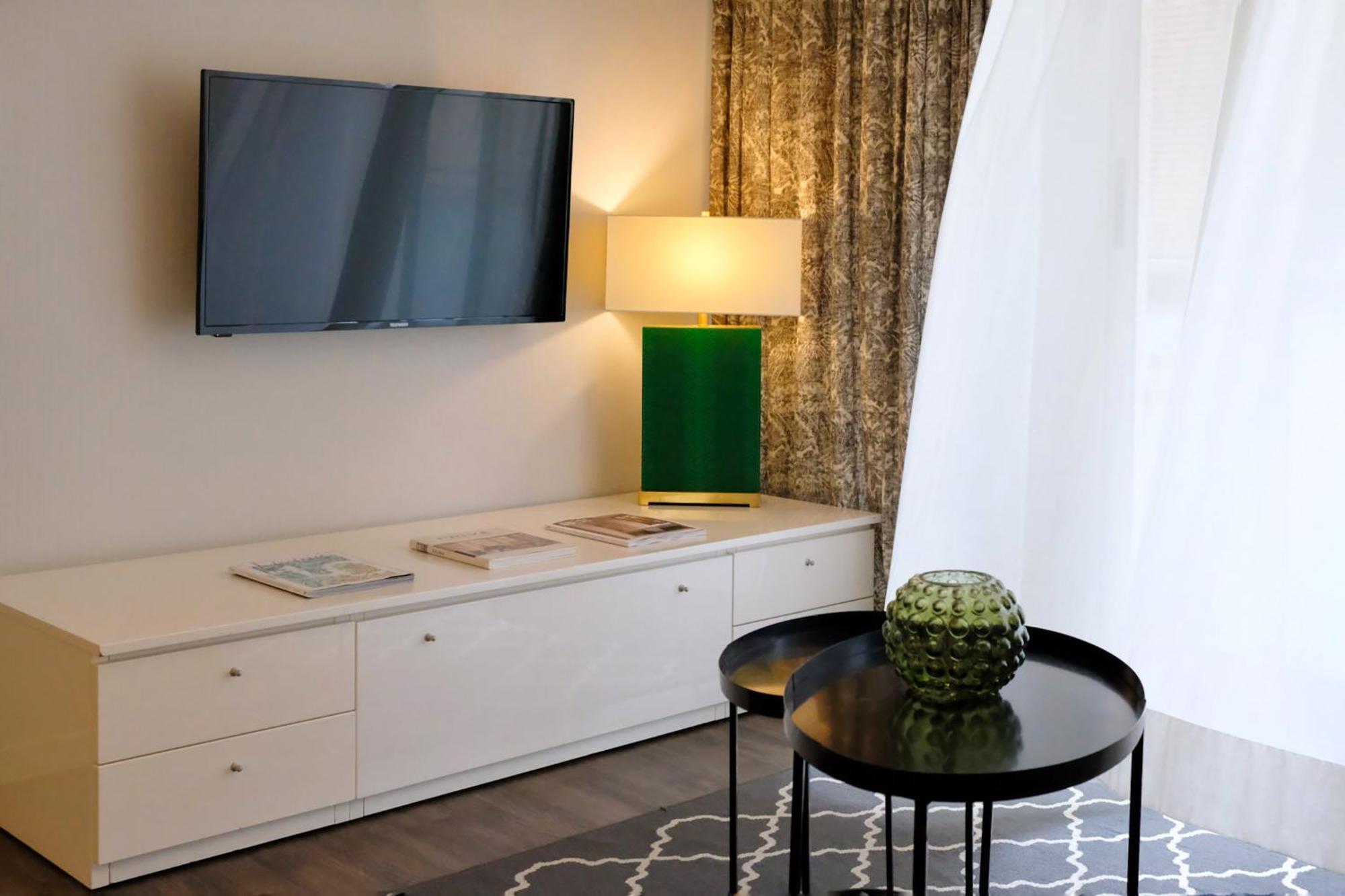 Residence Lungomare - Charming Apartments Riccione Buitenkant foto
