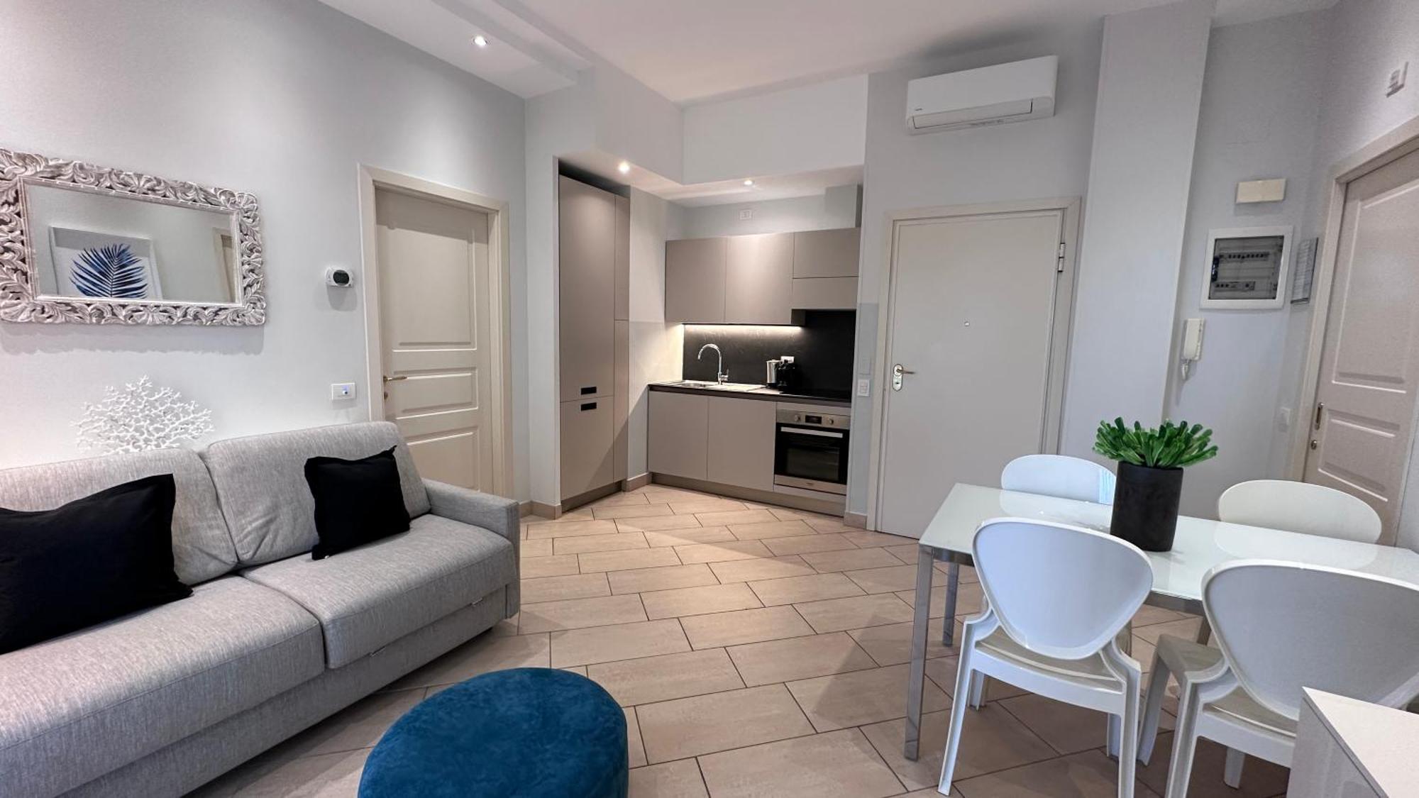 Residence Lungomare - Charming Apartments Riccione Buitenkant foto