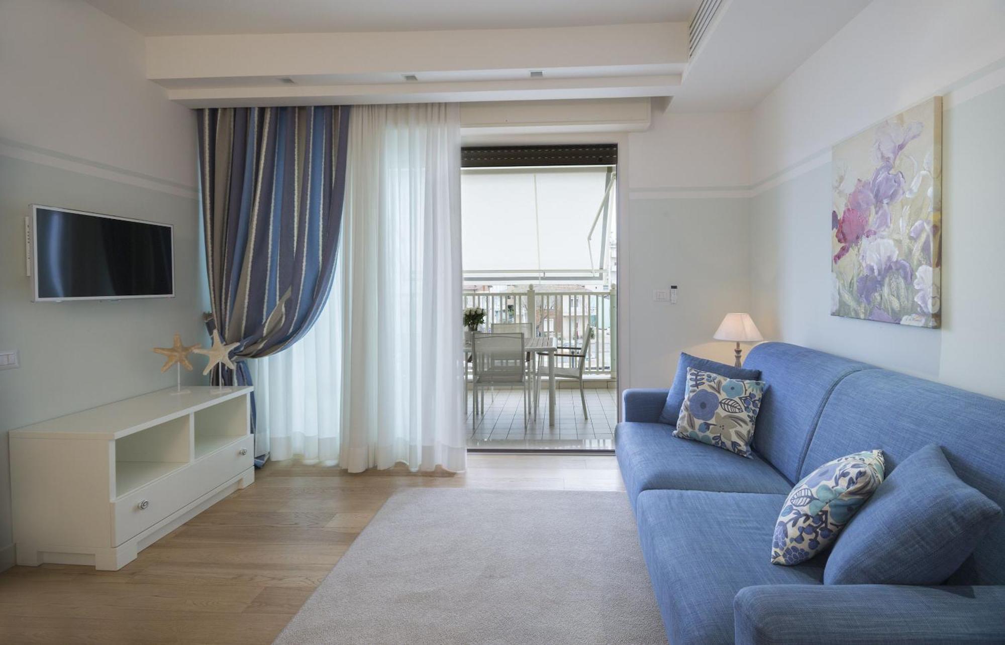Residence Lungomare - Charming Apartments Riccione Buitenkant foto