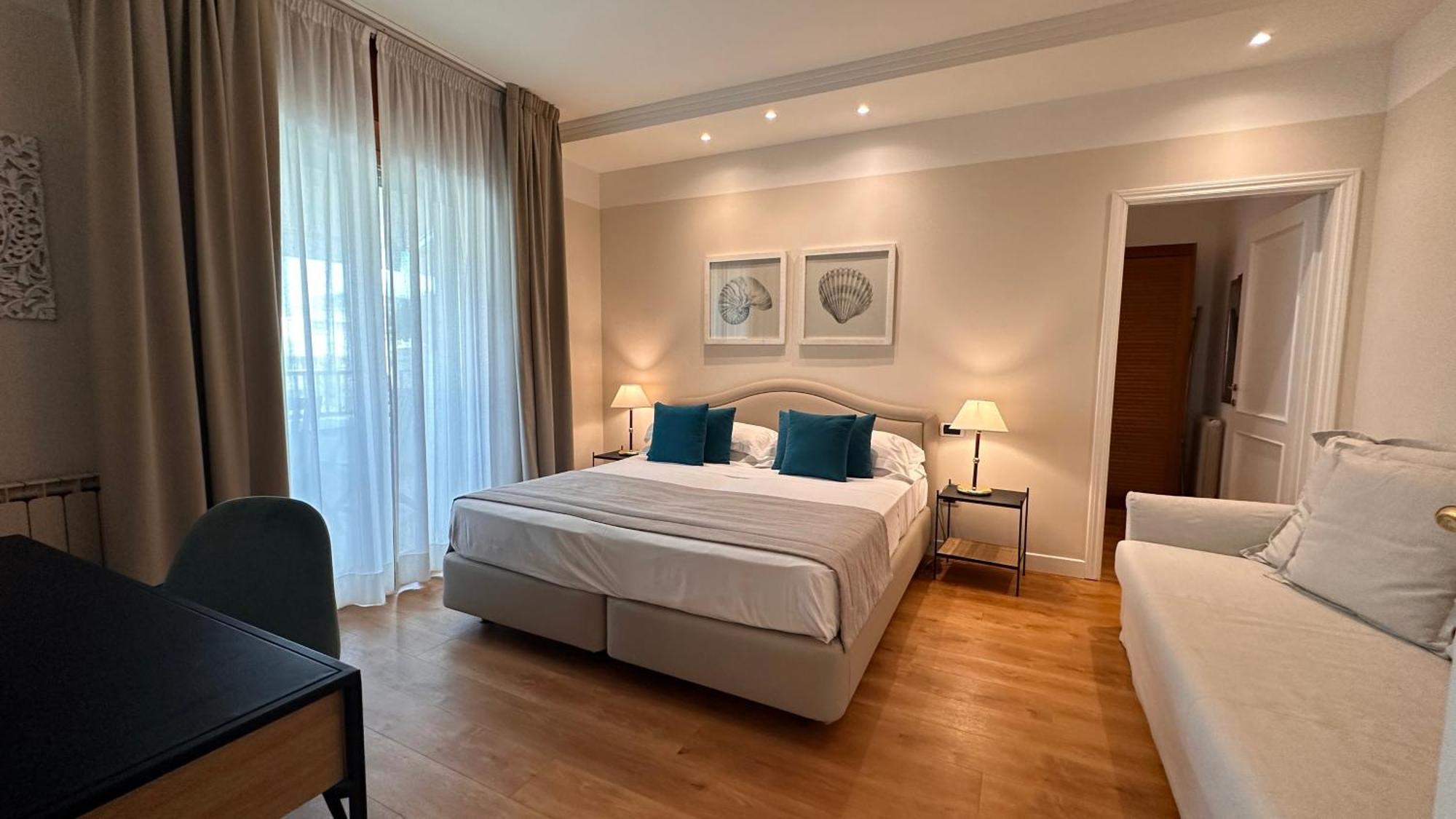 Residence Lungomare - Charming Apartments Riccione Buitenkant foto