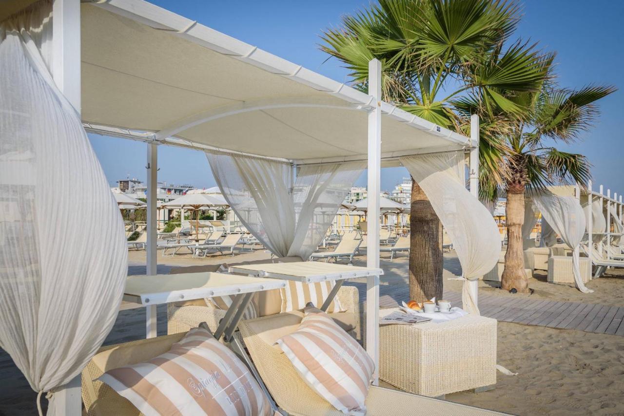 Residence Lungomare - Charming Apartments Riccione Buitenkant foto